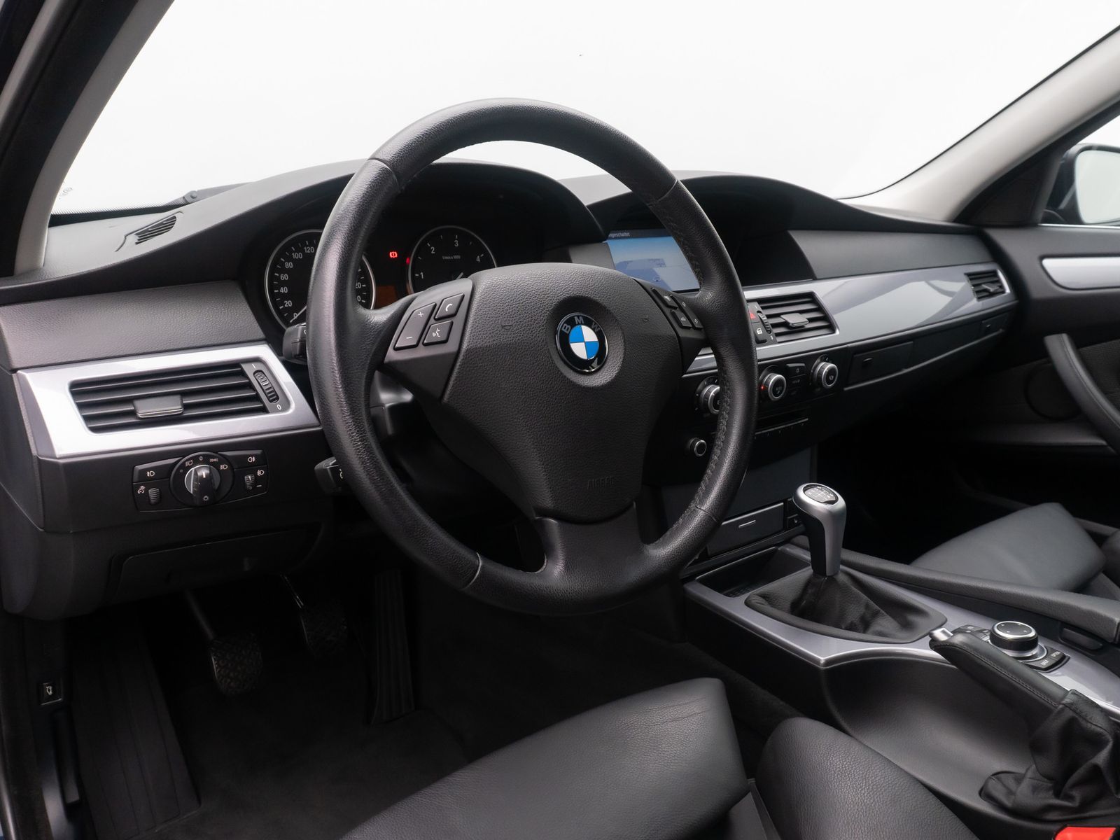 Fahrzeugabbildung BMW 520d Special Edition PDC NaviPro Memory Tempomat