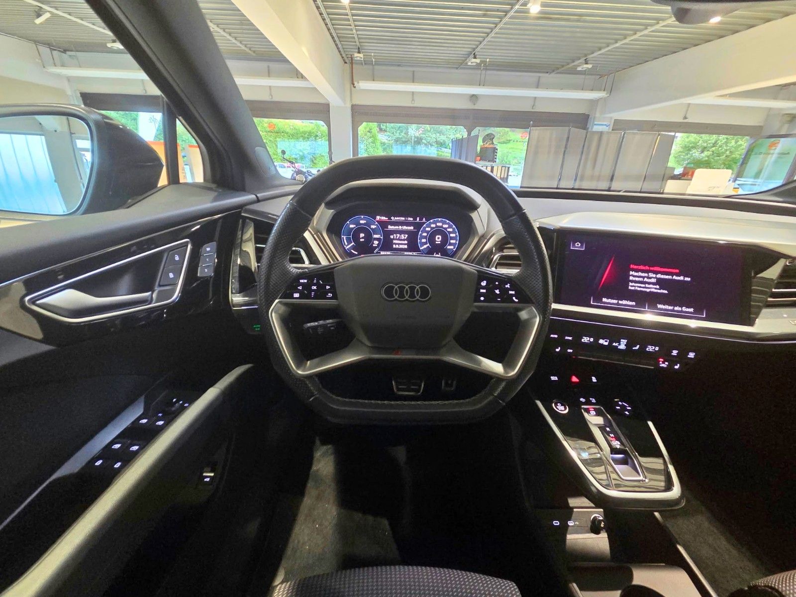 AUDI Q4 — zdjęcie 14