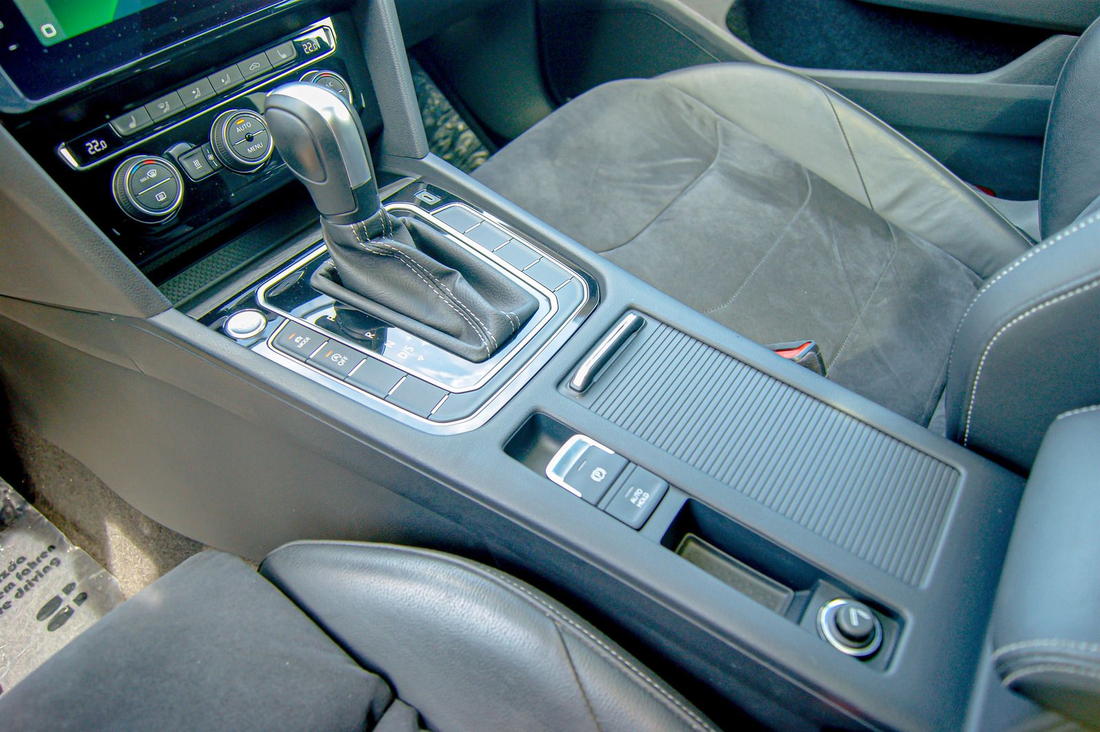 Fahrzeugabbildung Volkswagen Arteon R-Line 4Motion HEADUP PANORAMA STANDHEIZG
