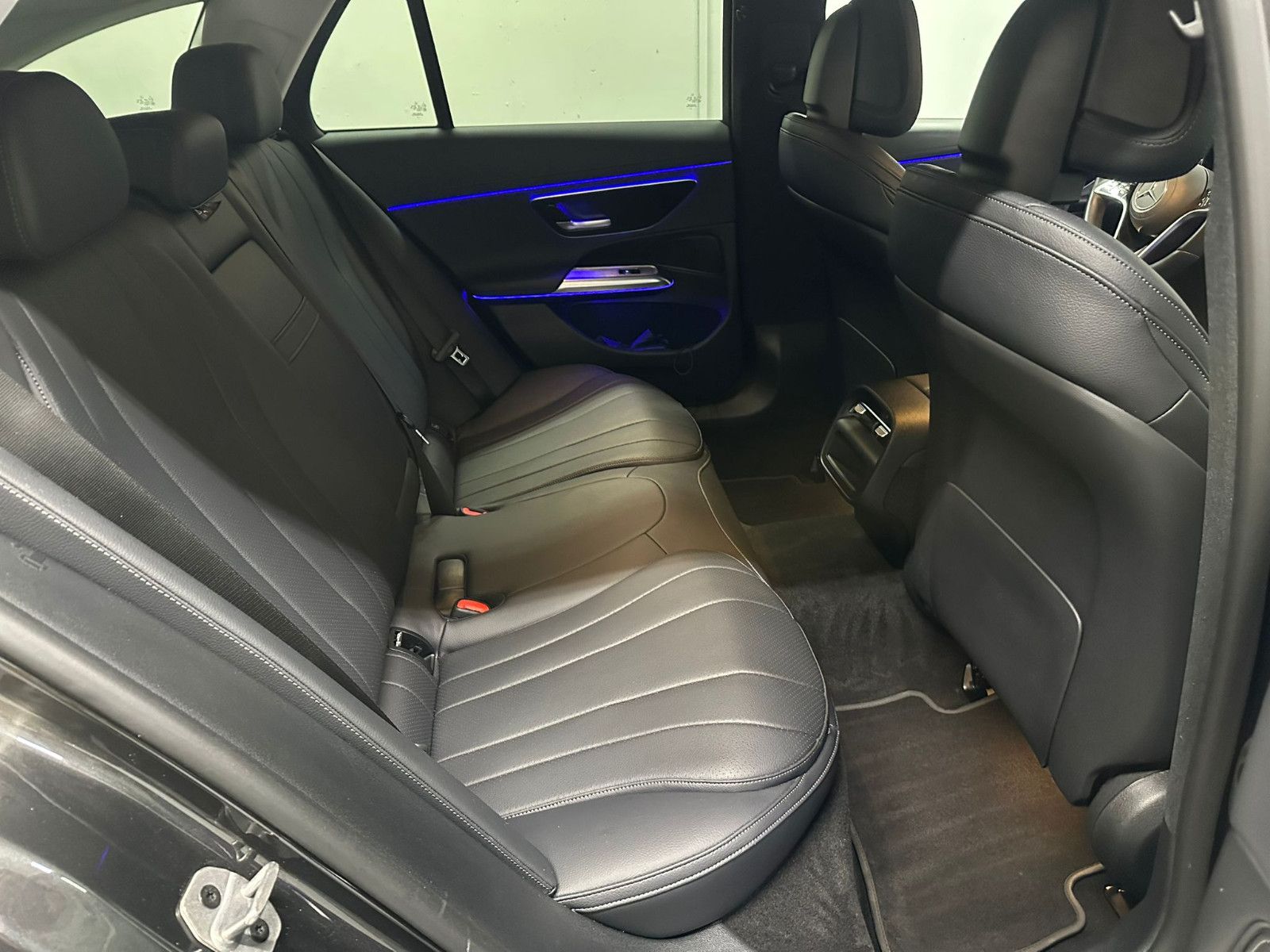 Fahrzeugabbildung Mercedes-Benz E 450 4MATIC T All-Terrain Autom. *AHK*AMBIENTE*