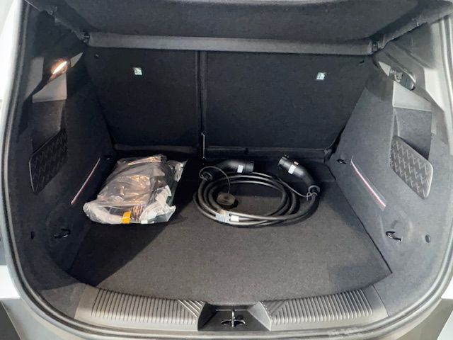 Fahrzeugabbildung Renault 4 E-Tech elektrisch Evolution 150 Comfort Range