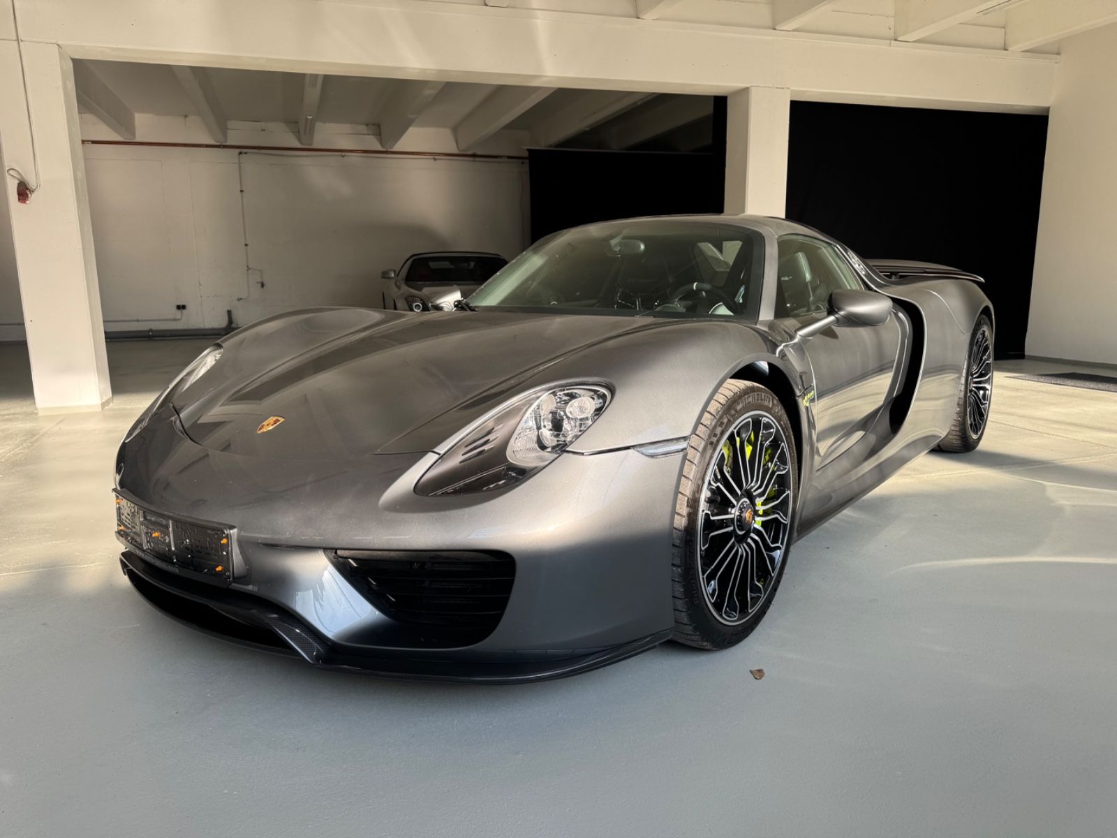 Porsche 918 Spyder METEORGRAU  LIFT 3