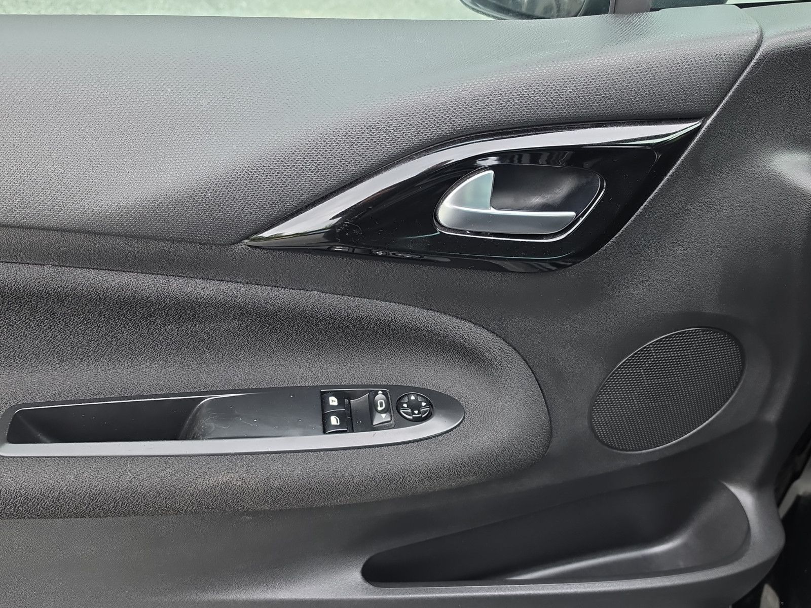 Fahrzeugabbildung Citroën DS3 SoChic SPORTPAKET KLIMA PDC TEMPOMAT
