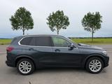 BMW X5 xDrive45e Pano Leder Luftfeder - BMW X5 mit Hybrid-Antrieb: Grau, Geländewagen