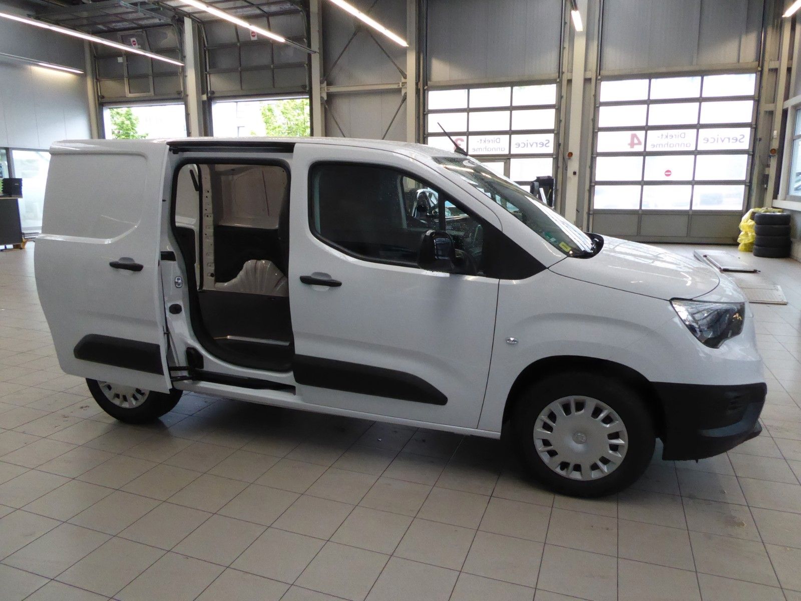 Fahrzeugabbildung Opel Combo-e Cargo  136PS Elektromotor!