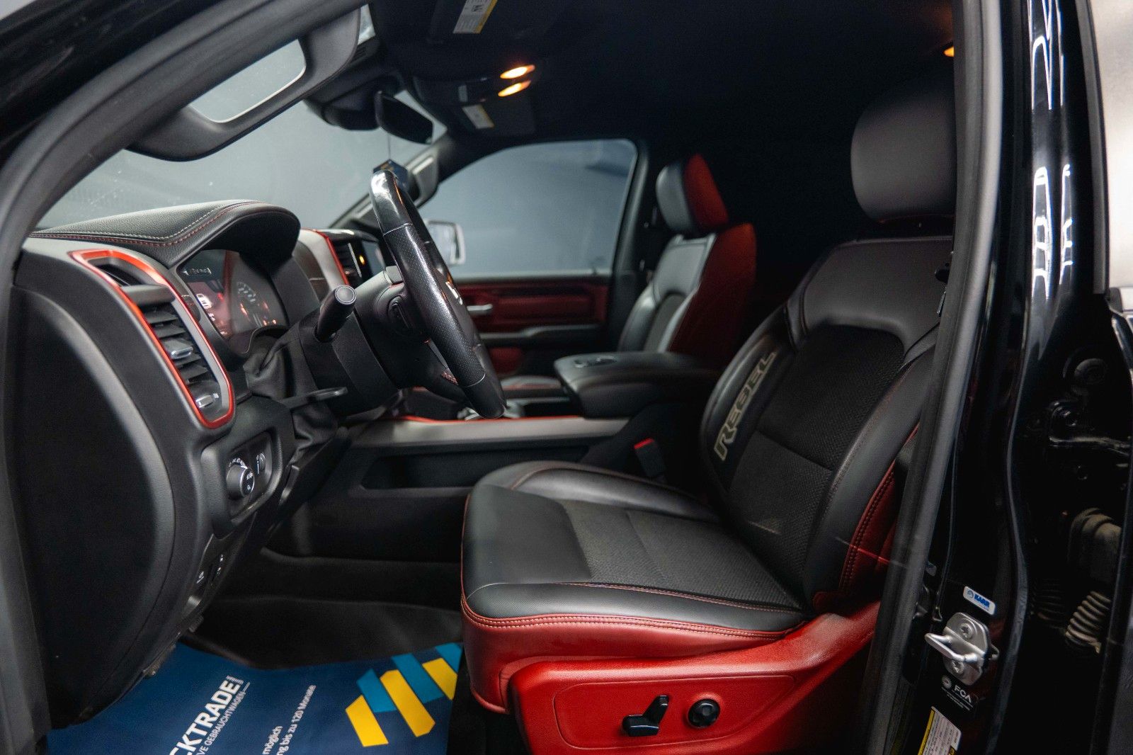 Fahrzeugabbildung Dodge RAM 5.7 V8 HEMI 4x4 REBEL AXLE LOCK Airmatic LED