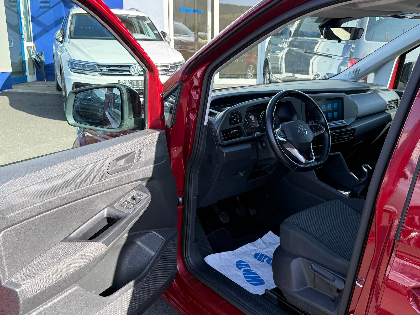 Fahrzeugabbildung Volkswagen Caddy 2.0 TDI ACC AHK DAB Navi PDC SHZ Winterpak