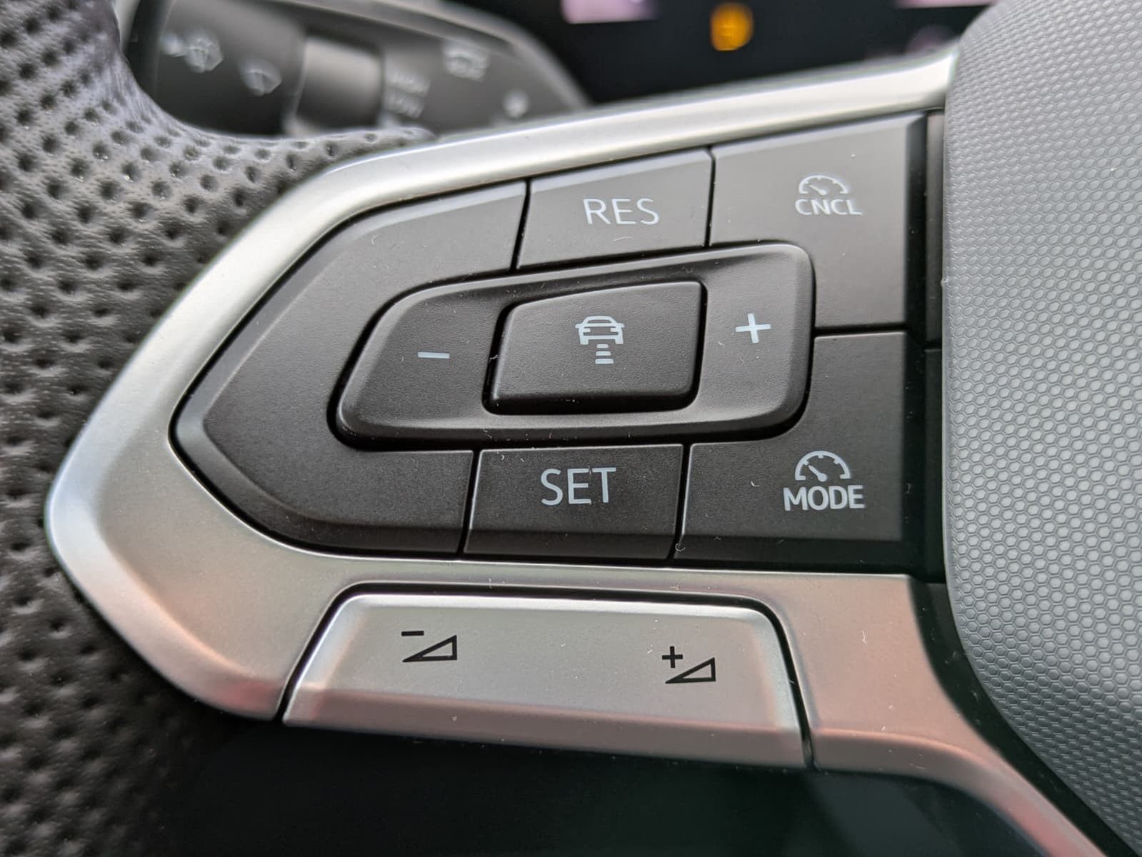 Fahrzeugabbildung Volkswagen Tayron 2.0 TDI 4M R-Line 7Si*MATRIX*AHK*PANO*HUD