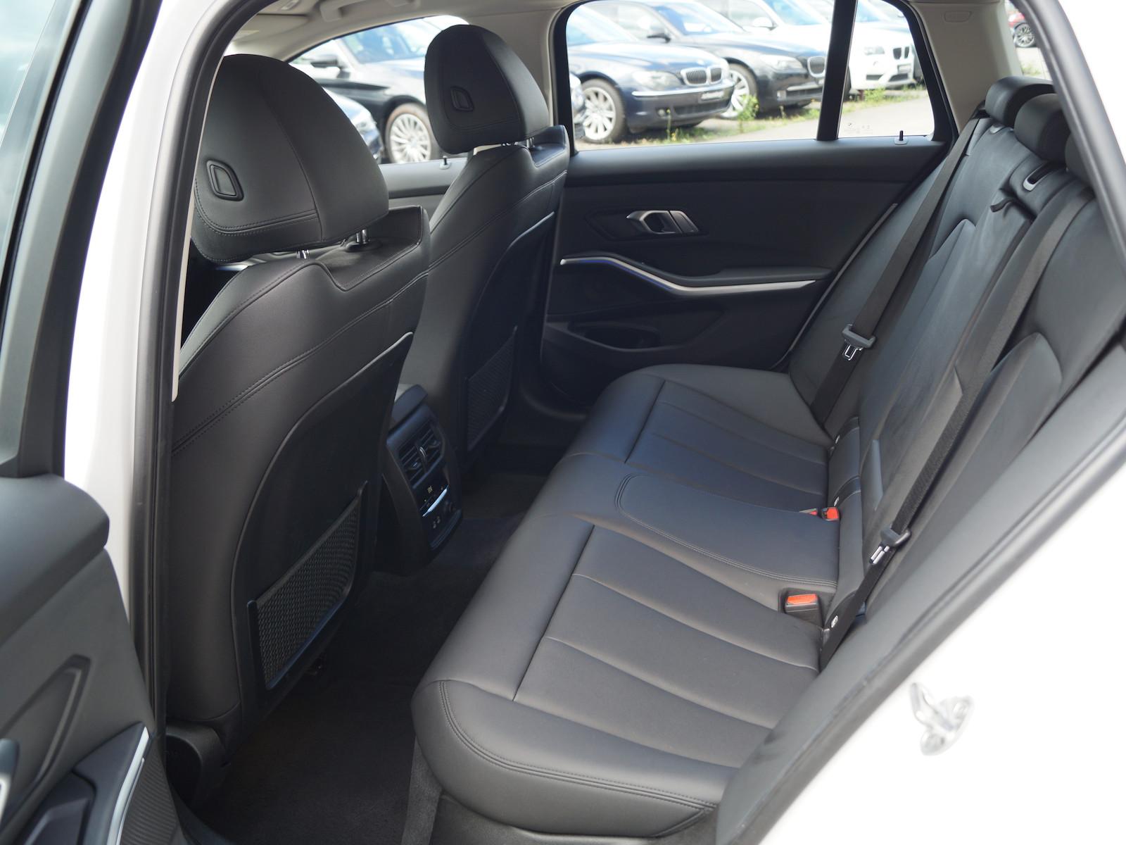 BMW 330i Aut. Tou. Sport Line * Navi * LED * Leder