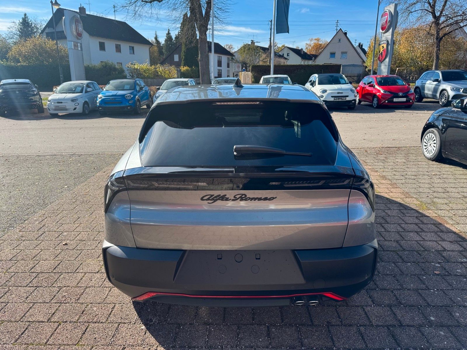 Fahrzeugabbildung Alfa Romeo Junior Ibrida Speciale 145PS Navi Kamera Massage