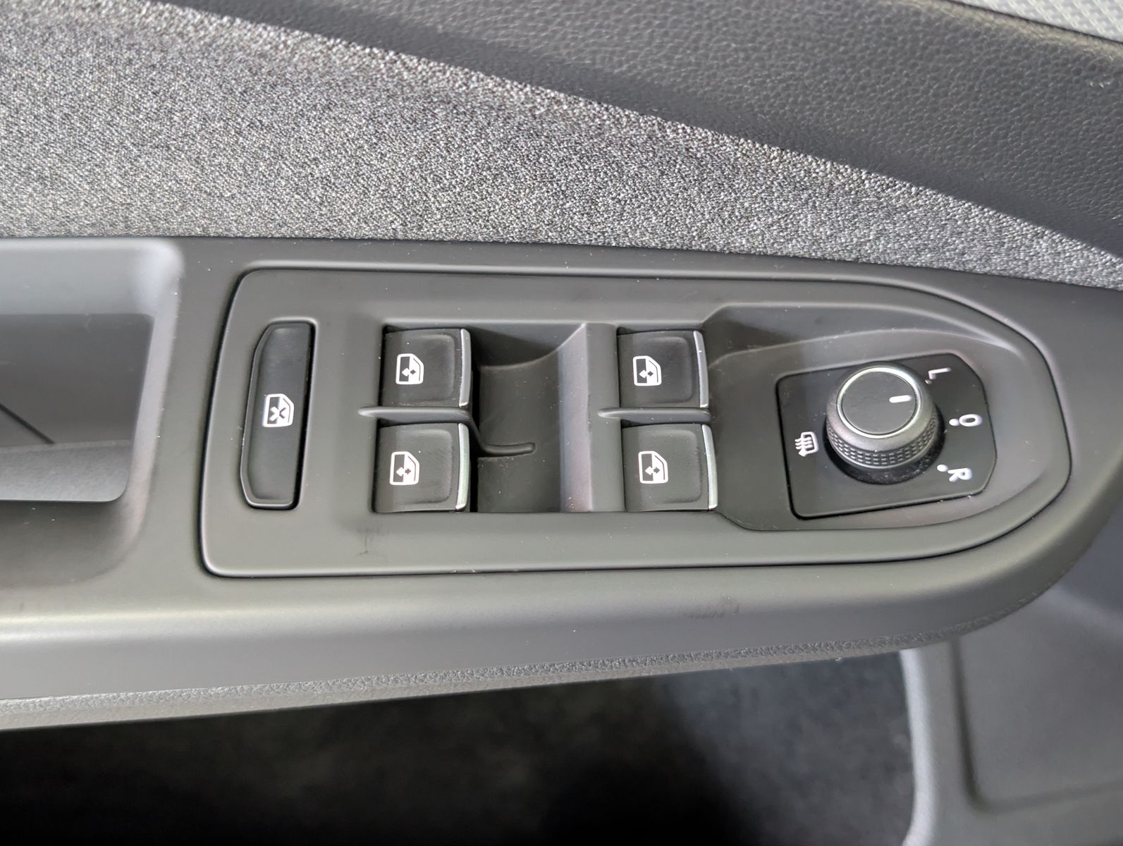Fahrzeugabbildung Volkswagen Golf Move 1.5 TSI ACC LED SHZ VIRT AMBI APP BHL