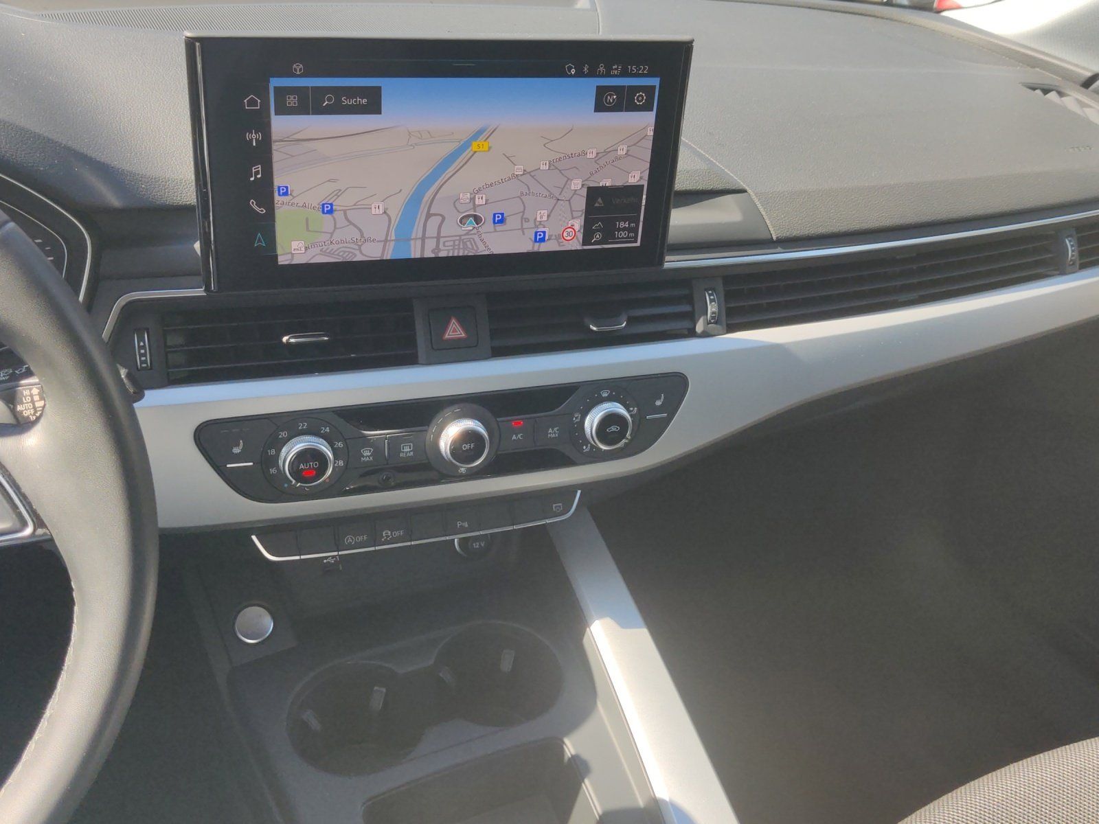 Fahrzeugabbildung Audi A4 Avant 30 TDI advanced AHK,Kamera,Navi,PDC,SHZ