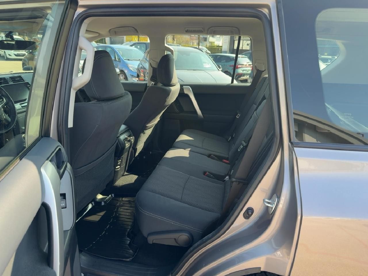 Fahrzeugabbildung Toyota Land Cruiser 2,8 4X4 Comfort *AHK