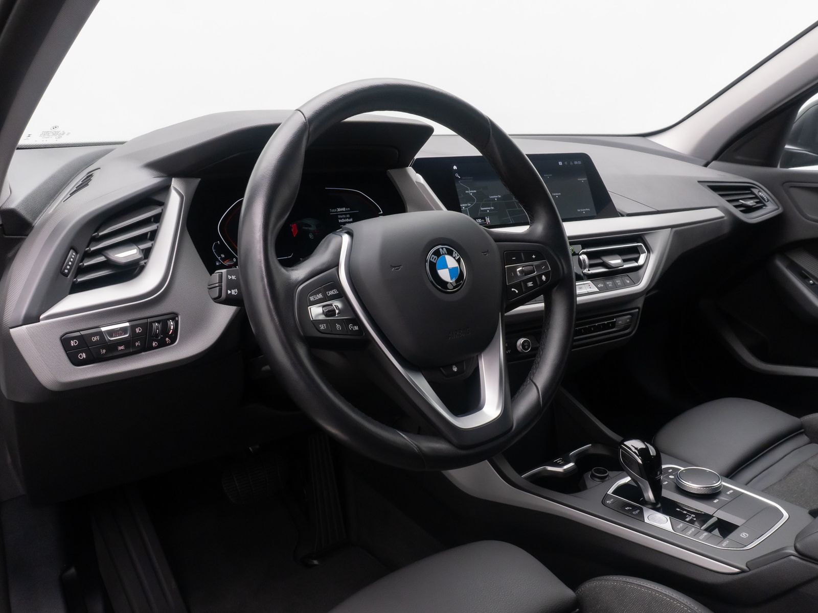 Fahrzeugabbildung BMW 118i Sport Leder HUD DAB Kamera AHK Memory LED