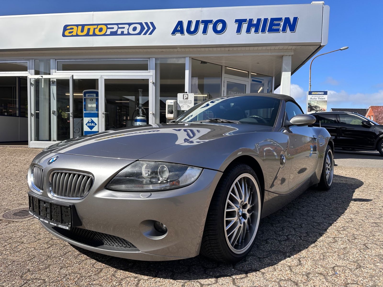 Fahrzeugabbildung BMW Z4 Roadster 2.2i Xenon/Leder/GRA/HiFi/PDC/Klima