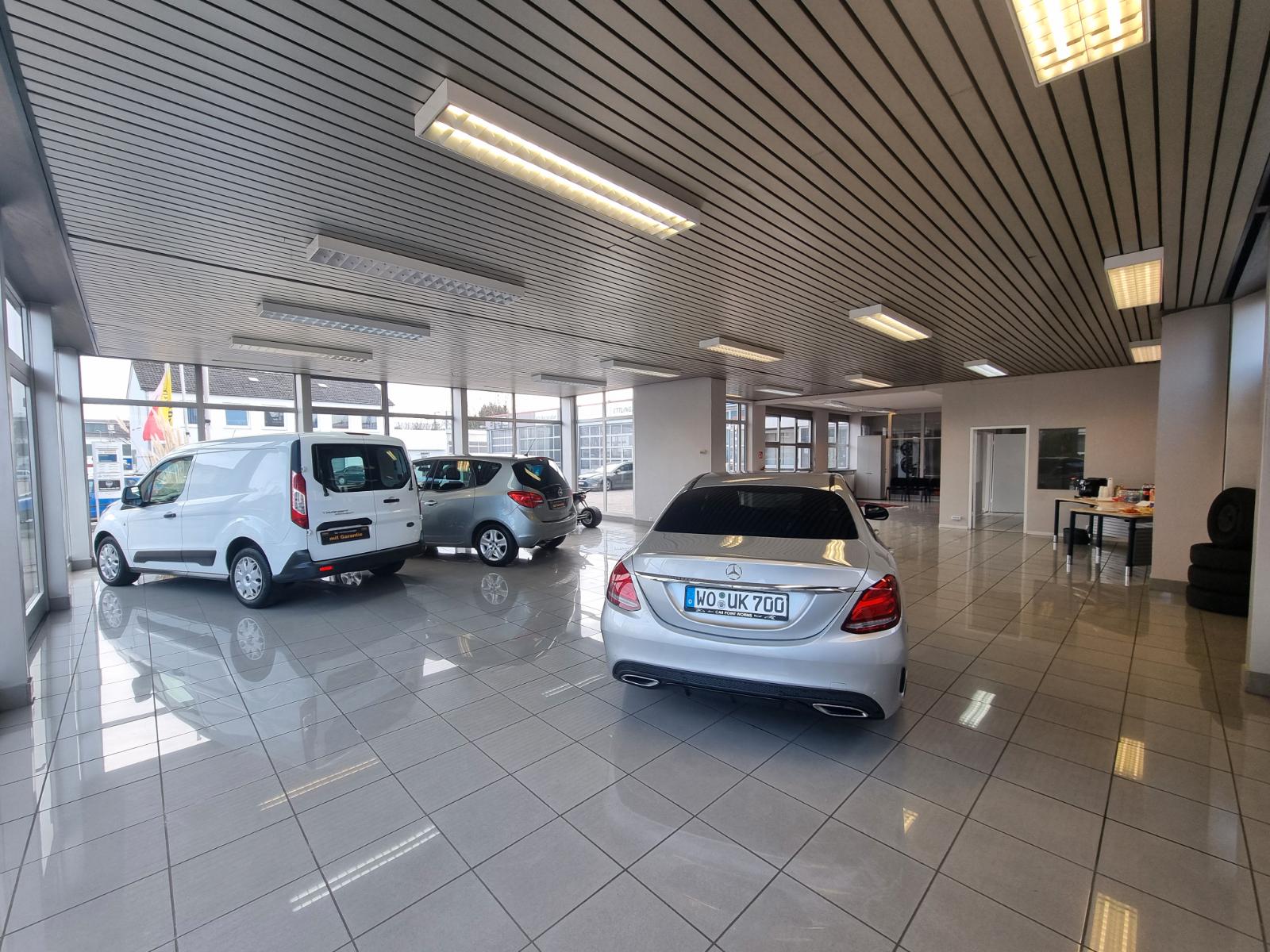 showroom-image-top