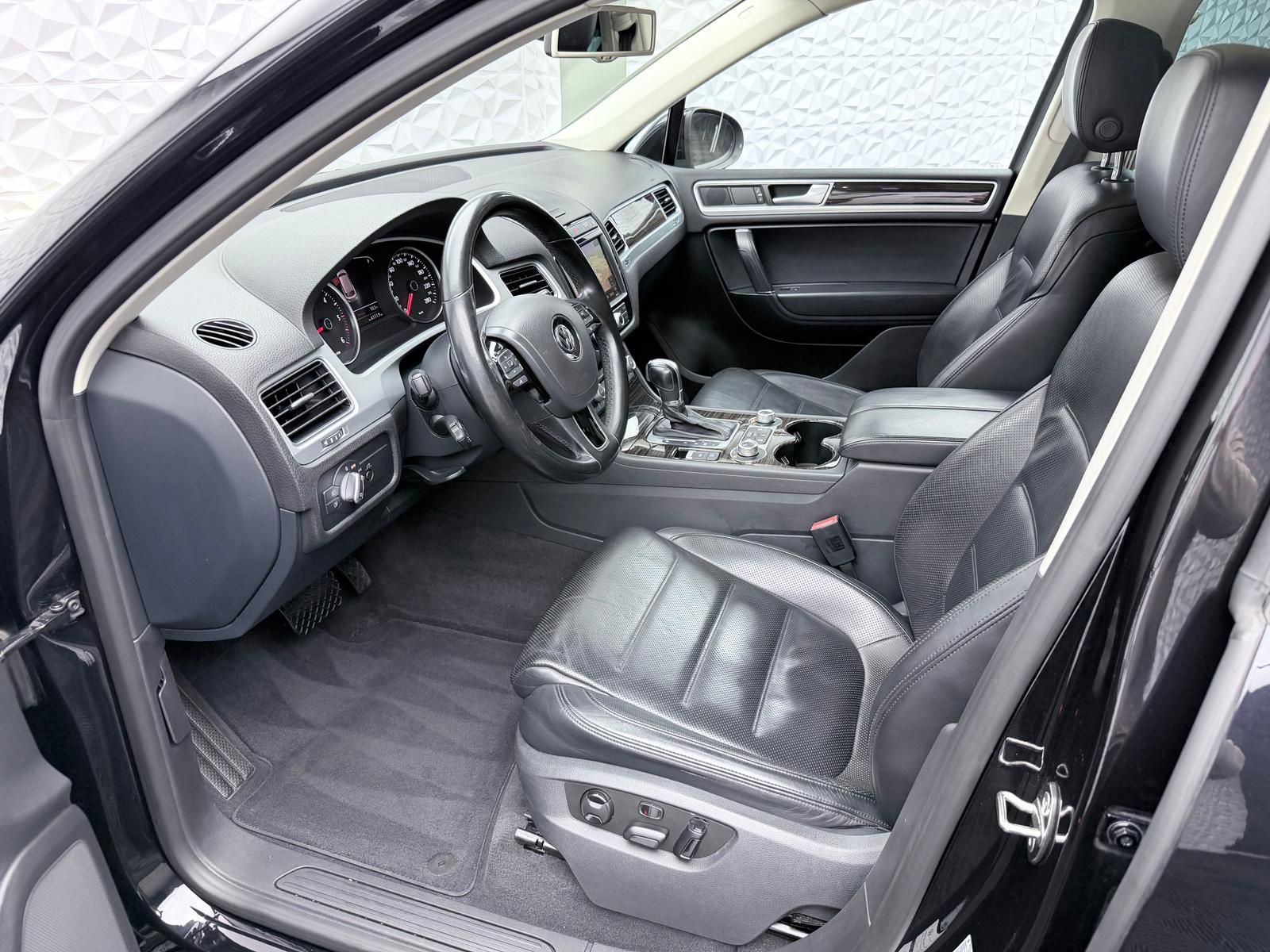 Fahrzeugabbildung Volkswagen Touareg 3.0 TDI 4M/LUFT/STANDHZ/PANO/AHK/360°/AC