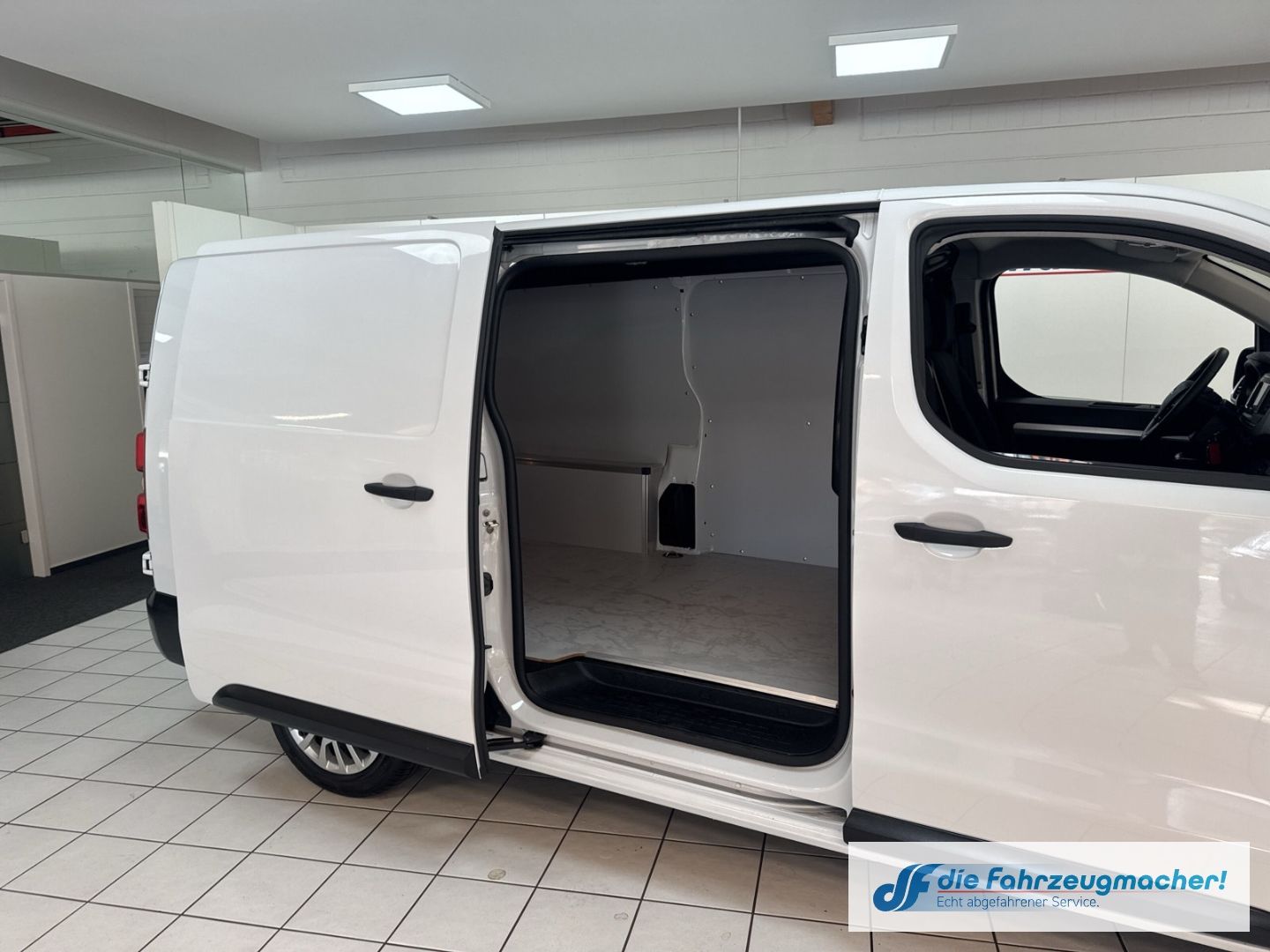 Fahrzeugabbildung Opel Vivaro Kasten -e Elegance L Navi Apple CarPlay A