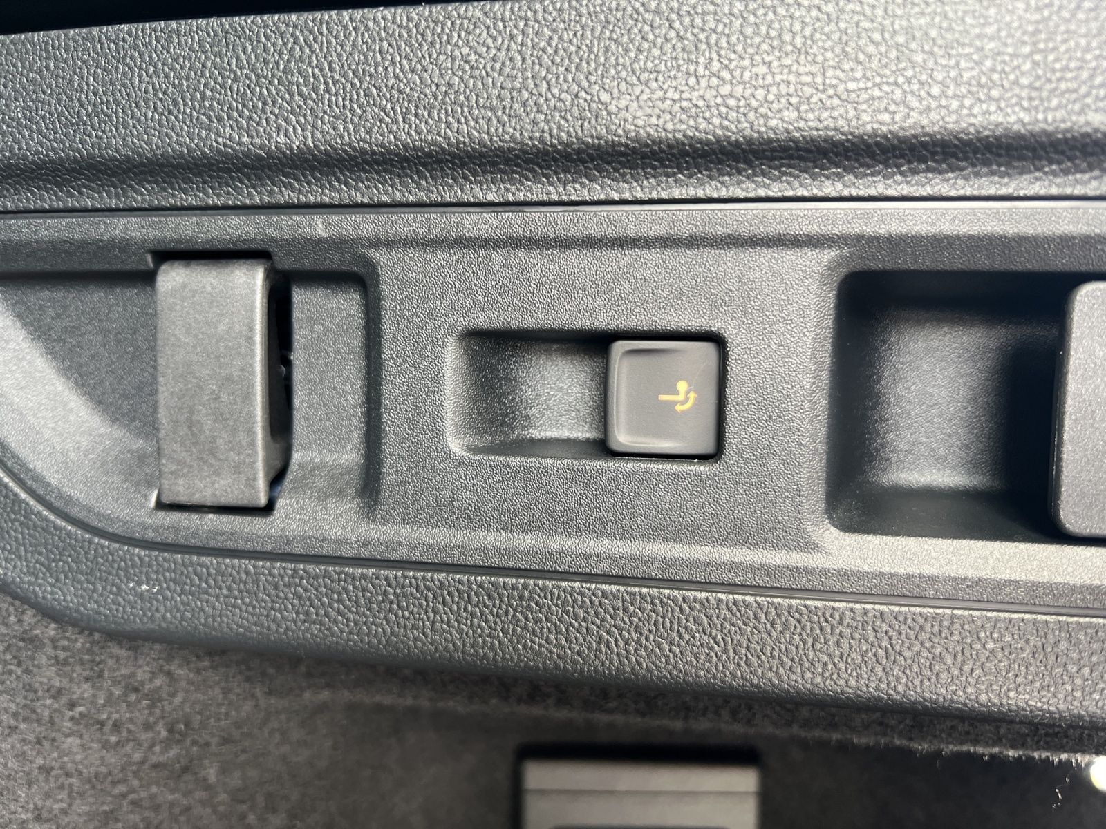Passat Variant Business 1.5 TSI eHybrid DSG AHK*