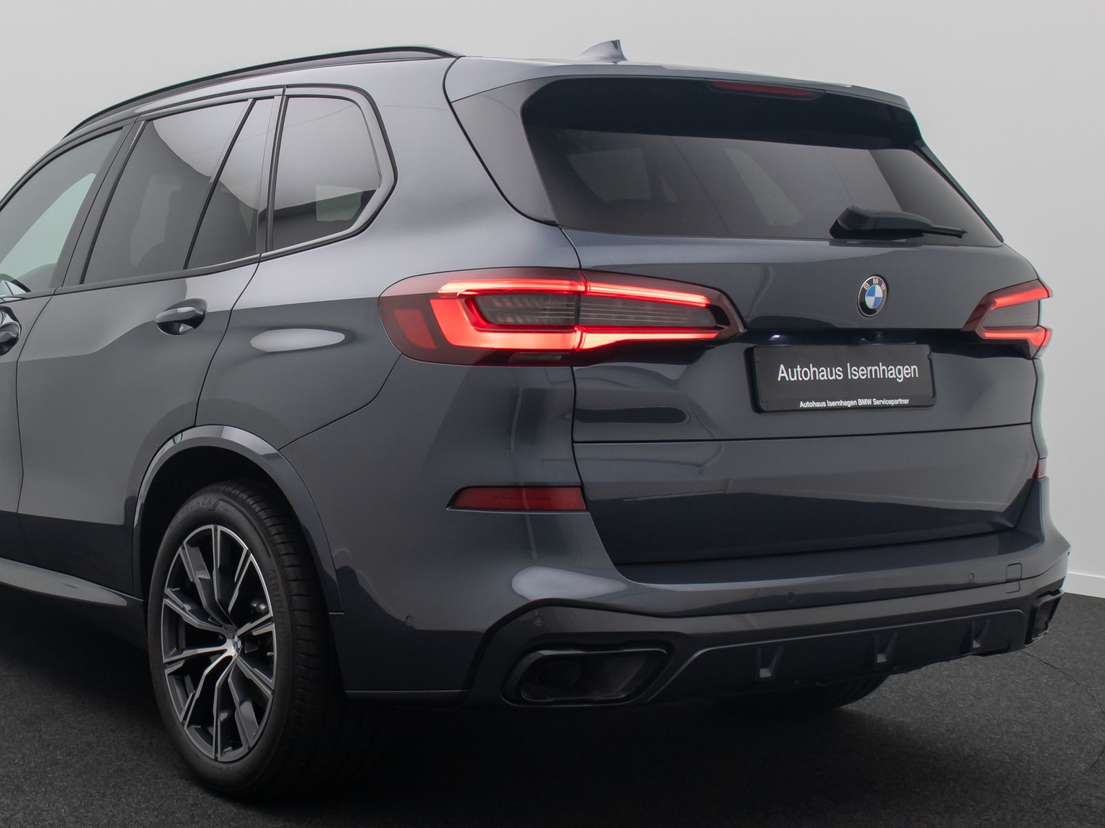 Fahrzeugabbildung BMW X5 xD30d M Sport Kamera DAB HiFi HUD Panorama