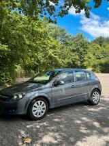 Opel Astra 1.9 2006 - Opel Astra aus 2006 mit Diesel-Antrieb: Limousine
