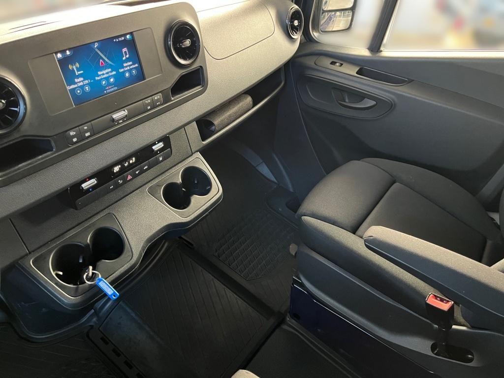 Fahrzeugabbildung Mercedes-Benz Sprinter 317 Mixto L2H2 RWD 5 Sitze RFK 3,5t AHK