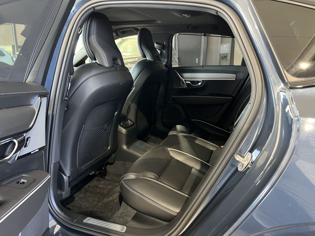 Volvo S90 T8 Ultimate Dark Recharge AWD BLIS FourC B&W