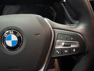 Fahrzeugverkauf 15 BMW 118 d Sport Line AT LED Shadow Line Navi