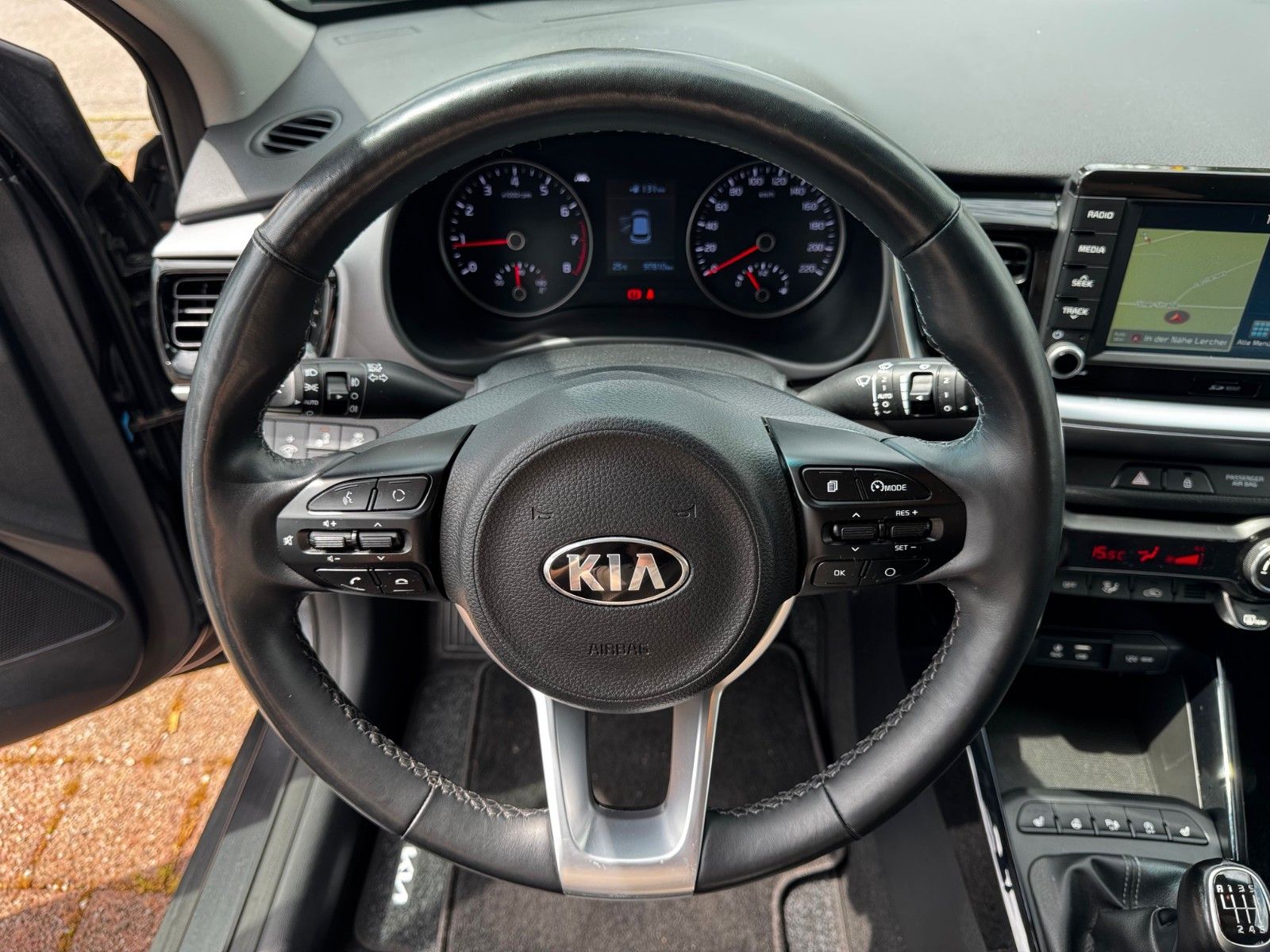 Fahrzeugabbildung Kia Stonic 1.0 T-GDI PLATINUM Navi Kamera Sitzhzg.