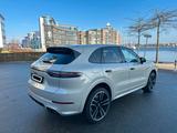 Porsche Cayenne E-Hybrid mit Porsche-Garantie - Porsche: Beige