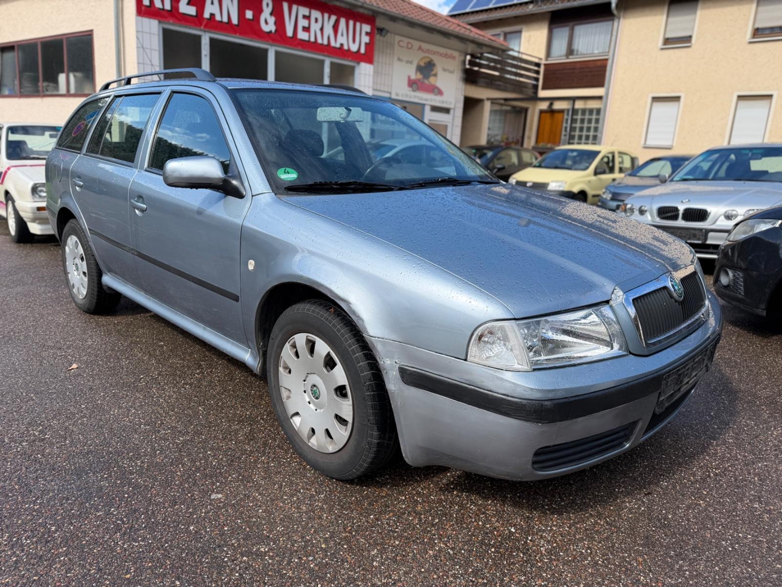 Skoda Octavia 2005 — rear view