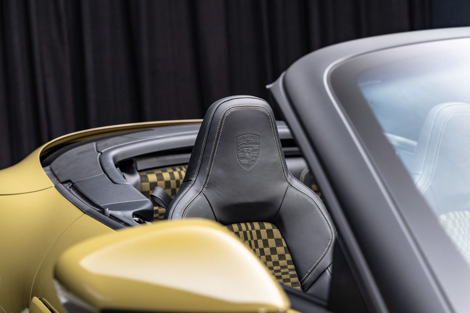 Fahrzeugabbildung Porsche 992.2 GTS Cabrio Spirit 70 + PCCB + Burmester