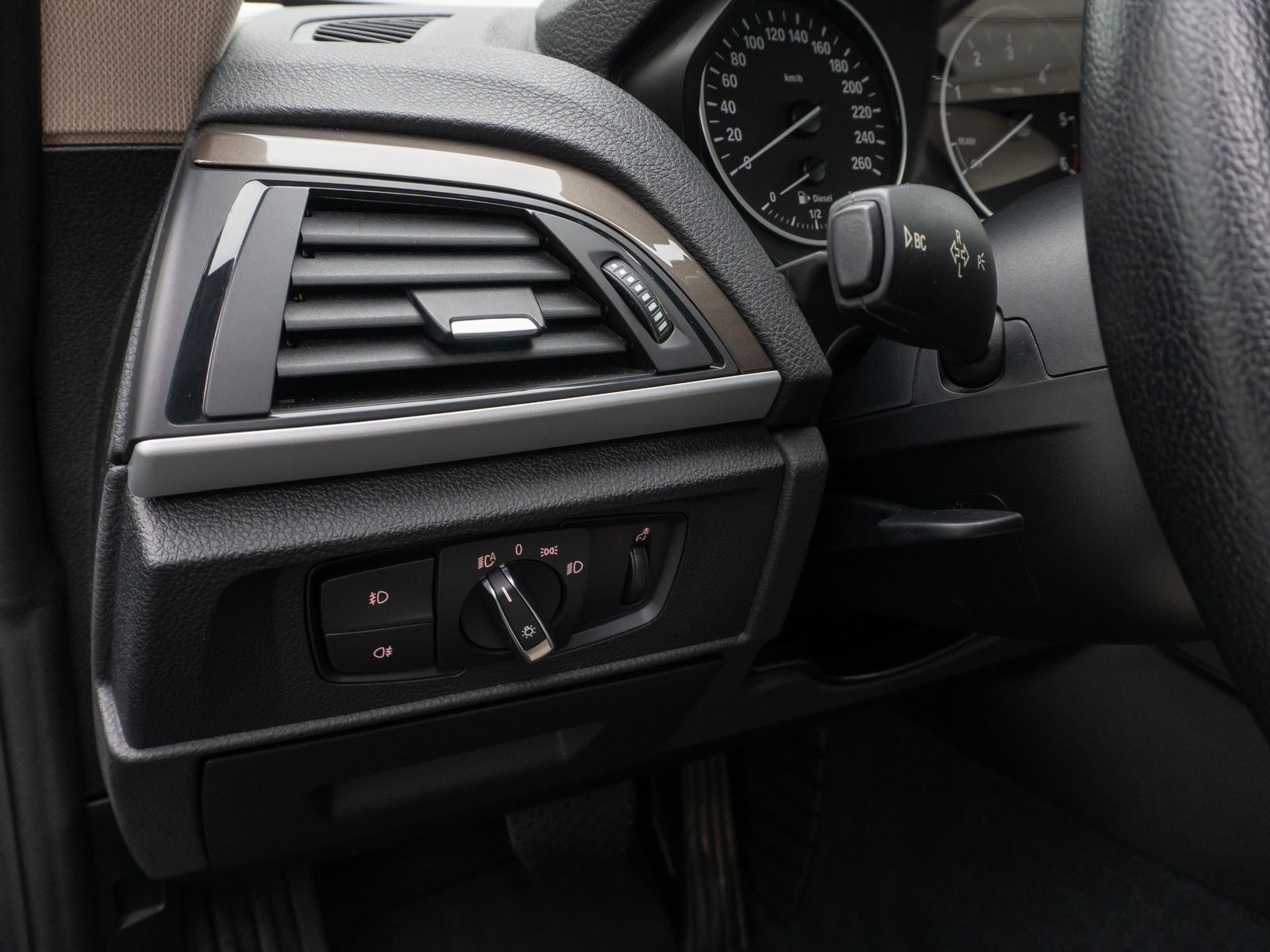 Fahrzeugabbildung BMW 218d PDC Sitzhz Xenon Sport Geschwindigkeitreg