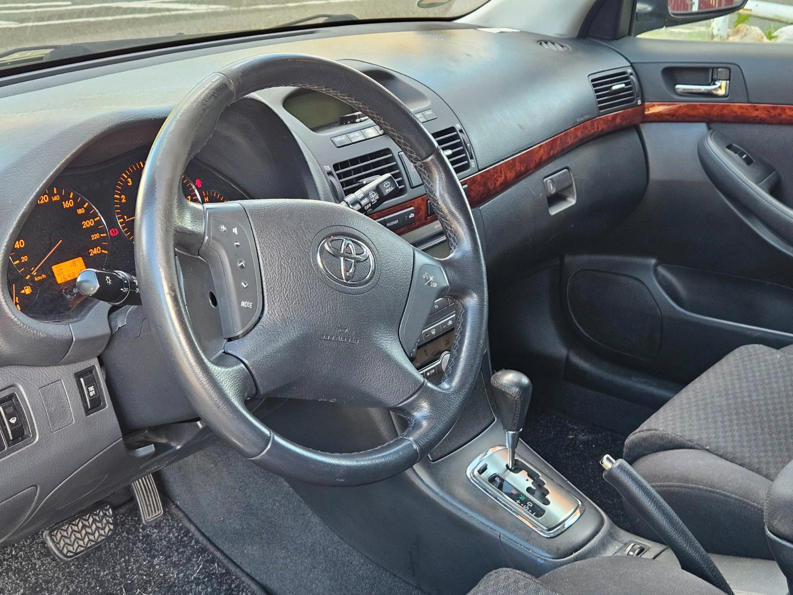 Toyota Avensis 2004 — photo 8
