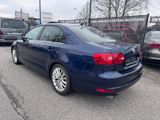 Volkswagen Jetta VI Highline DSG+Navi+PDC+GSHD+Leder+17 Zol - Volkswagen Jetta: Highline