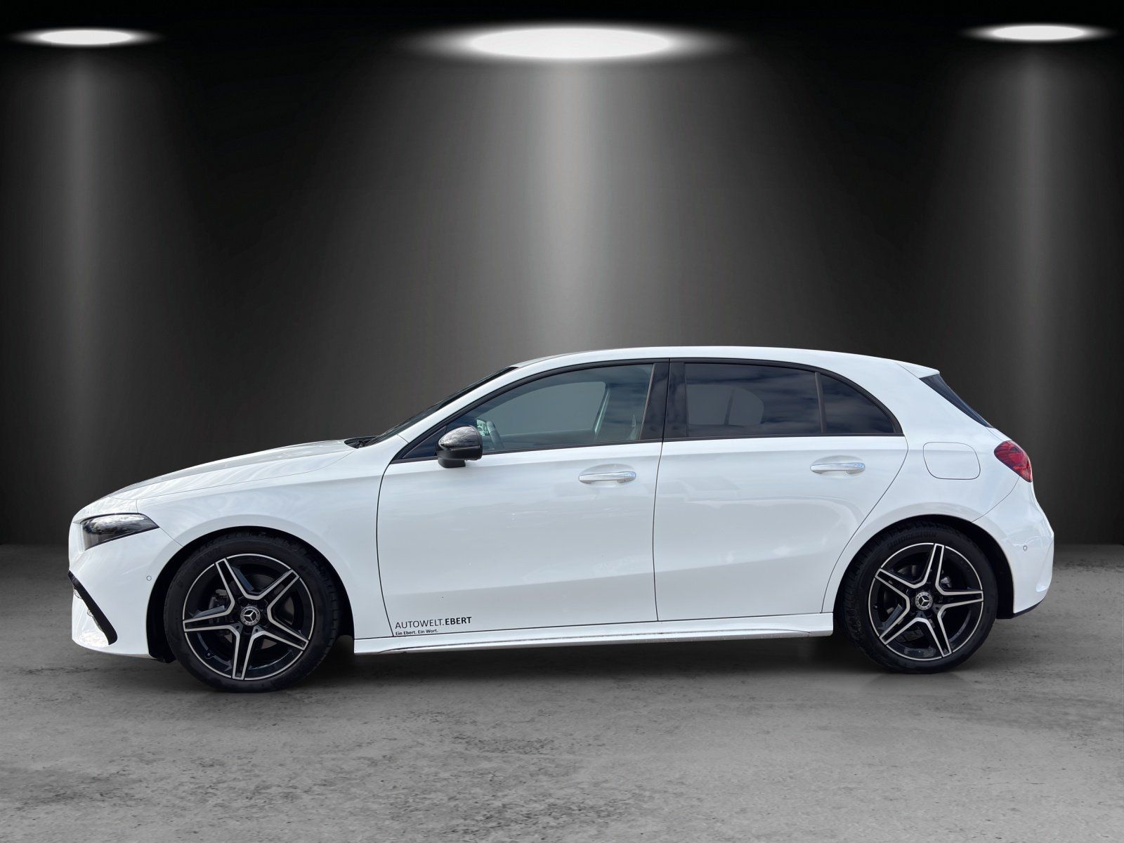 Fahrzeugabbildung Mercedes-Benz A 180 d AMG Distro KeyGO NIGHT Kamera LED