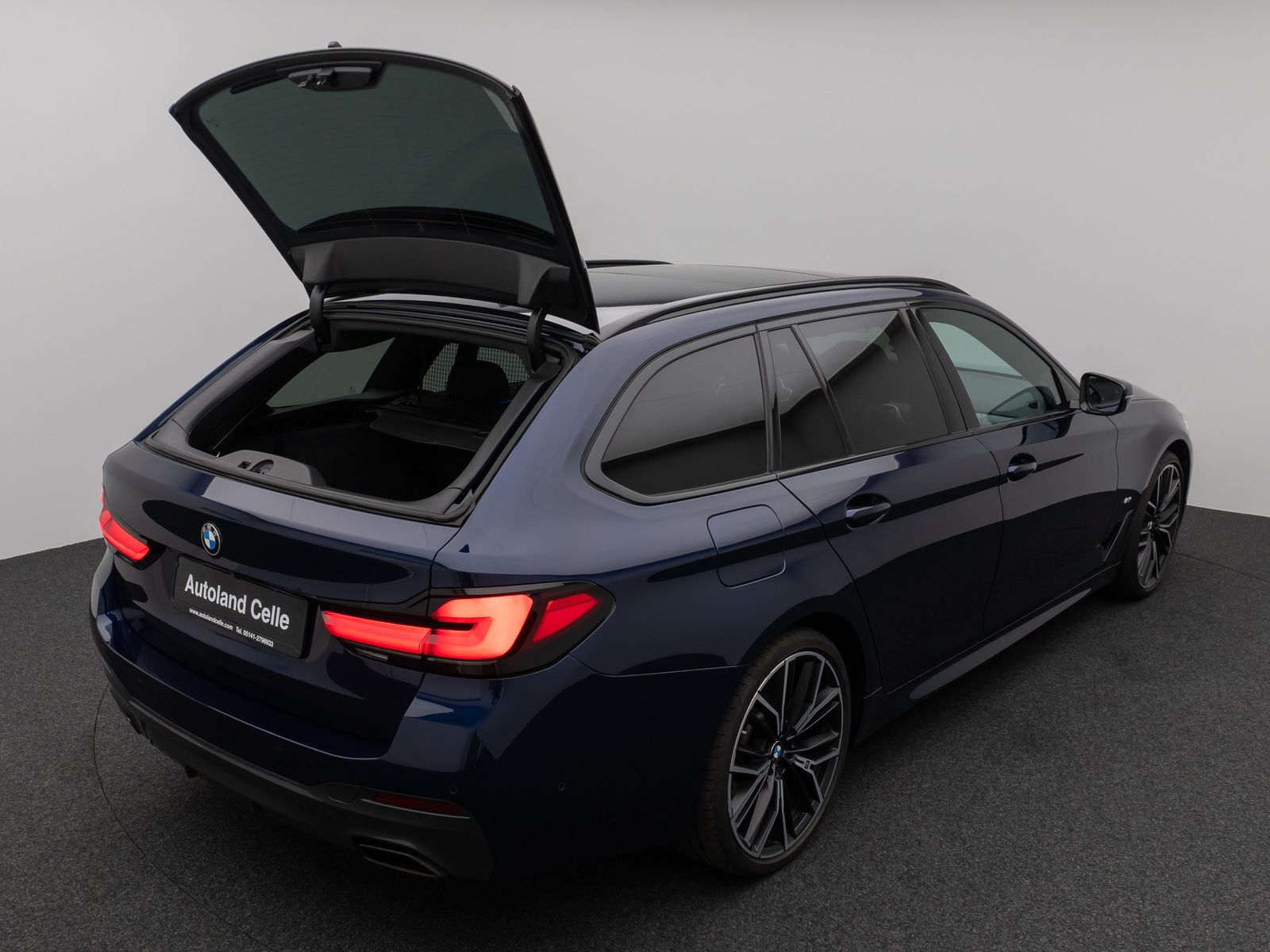 Fahrzeugabbildung BMW 540d xD M Sport Panoram Kamer HUD H/K TV Massage