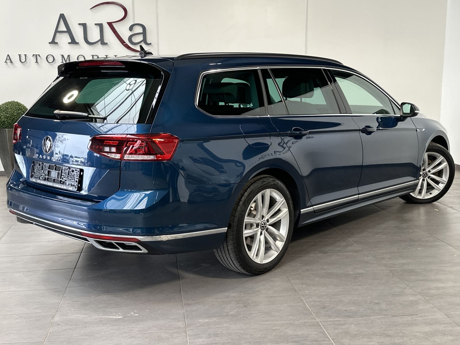 Fahrzeugabbildung Volkswagen Passat Variant 2.0 TDI DSG R-Line NAV+LED+AHK+VC
