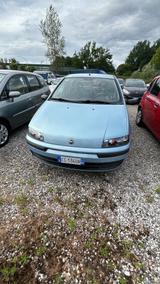 Fiat Punto 1.2i 16V cat 5 porte ELX - Fiat Punto ELX mit Benzin-Antrieb