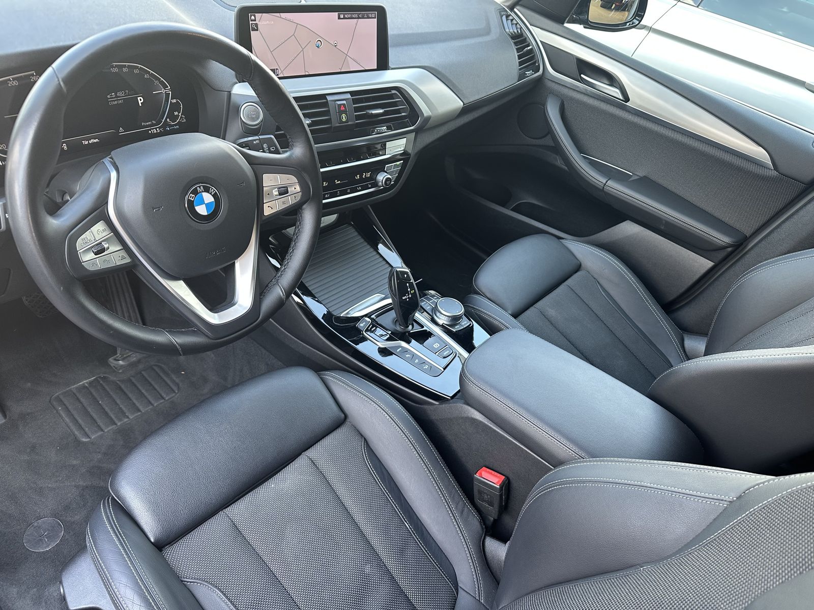 Fahrzeugabbildung BMW X3 xDrive30e xLine NAV+LED+HIFI+ACC+360°-KAMERA
