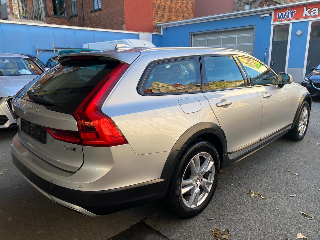 Volvo V90 Cross Country