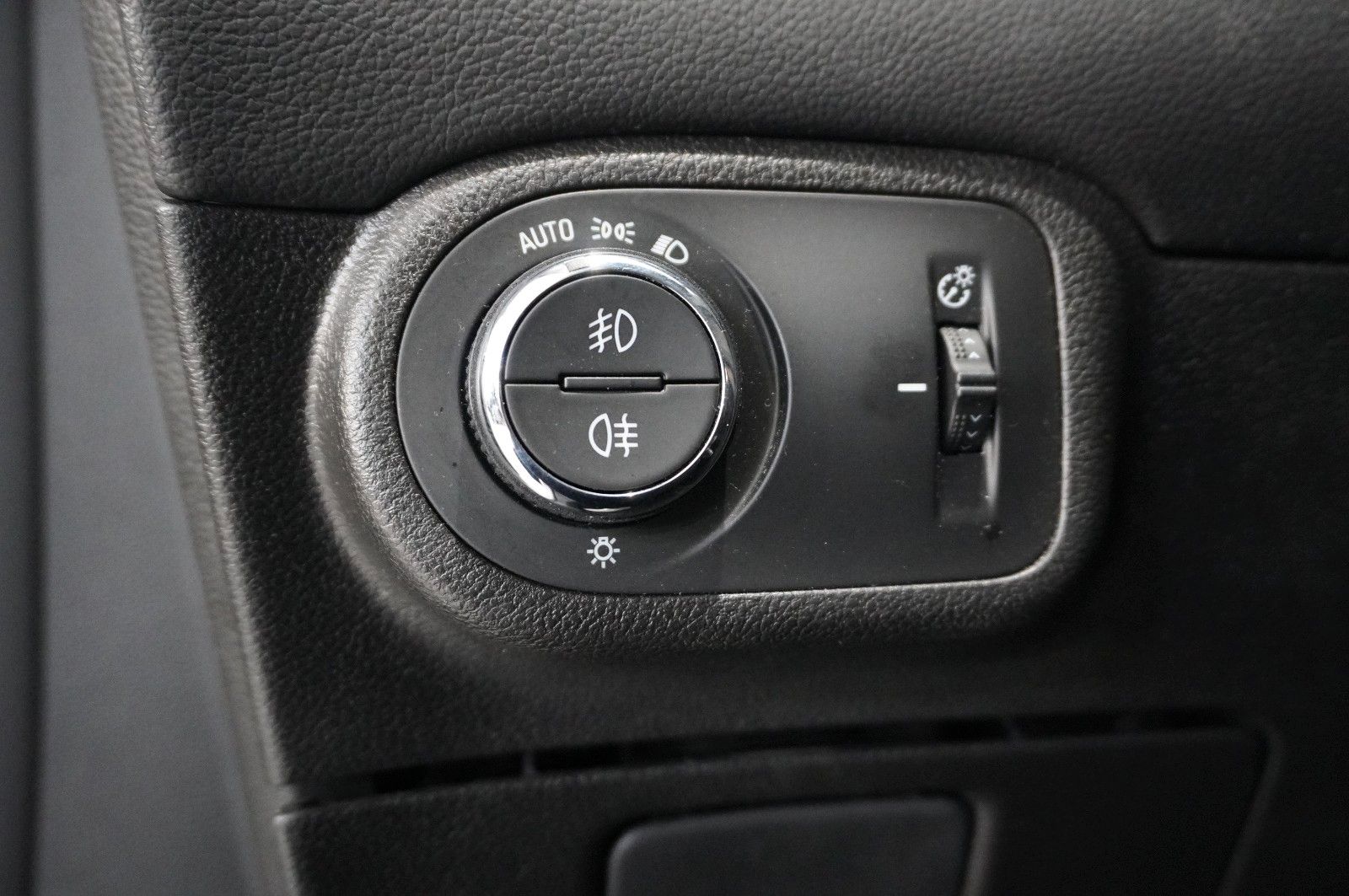 Fahrzeugabbildung Opel Zafira C 1.4T INNOV. 7-SITZ NAVI/LED/KAMERA/AHK