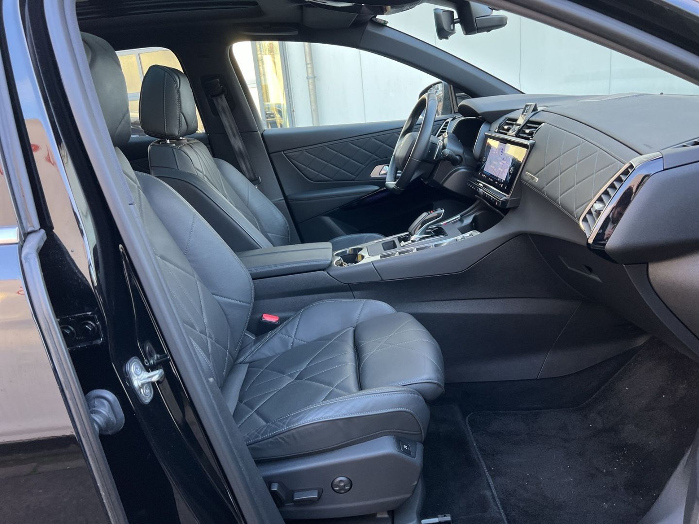 Fahrzeugabbildung DS Automobiles DS7 Crossback E-TENSE 1.6