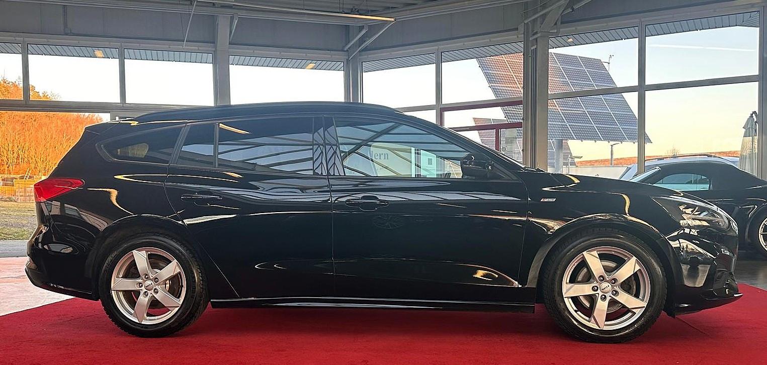 Ford Focus 1,5 TurnierST-Line /LED/ACC/NAVI/