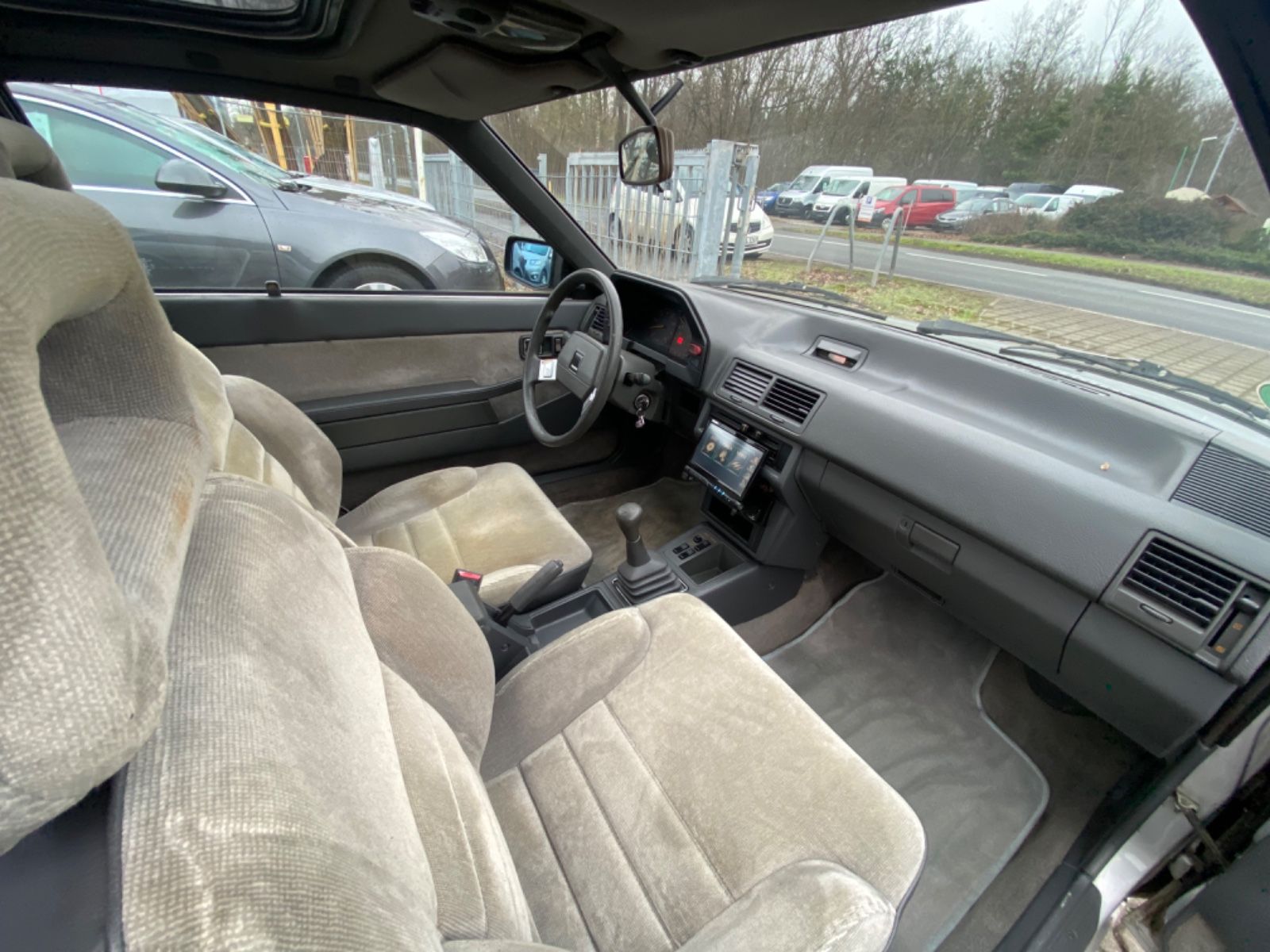 Fahrzeugabbildung Mazda 626 2.0 Oldtimer*H-Kennzeichen*Elektr. Fensterh*
