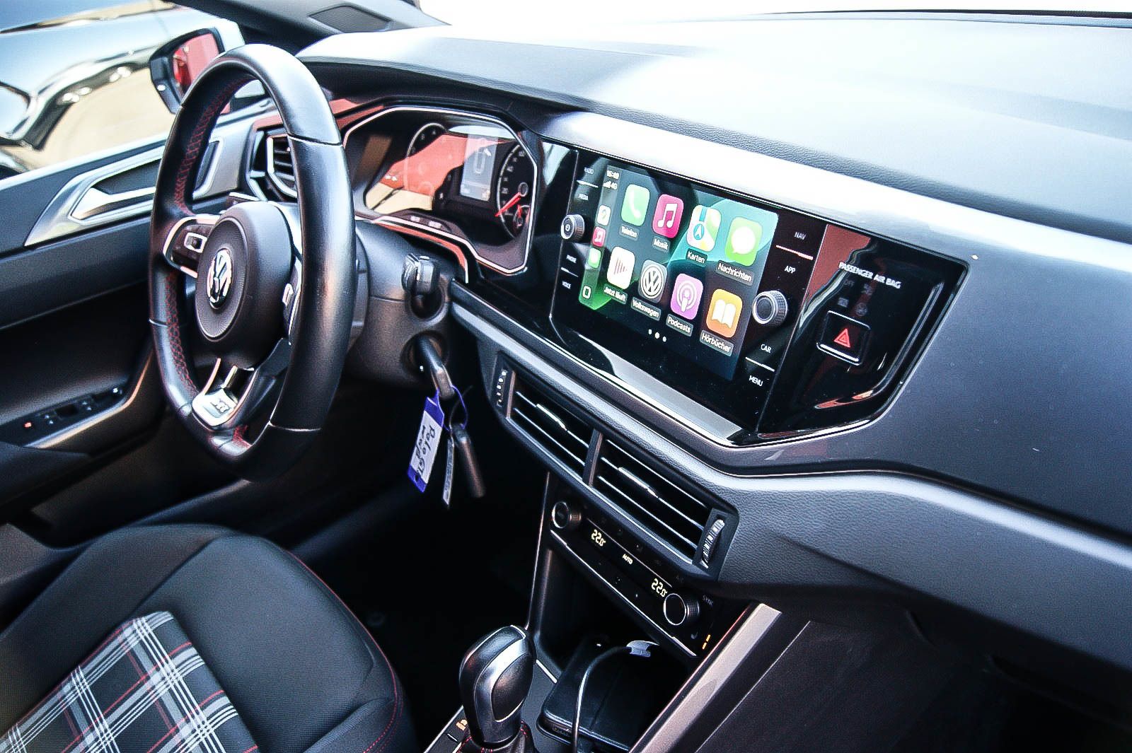Fahrzeugabbildung Volkswagen Polo GTI 2.0 TSI DSG NAVI LED ACC SPORT 1.HAND