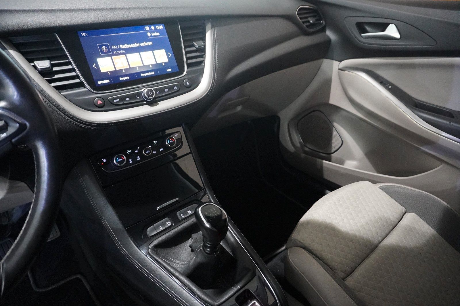 Fahrzeugabbildung Opel Grandland (X) 1.6D DYNAMIC NAVI/LED/360°/SH/GRIP