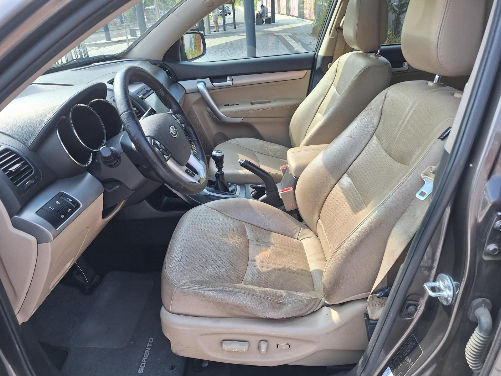 Kia Sorento 2012 — photo 13