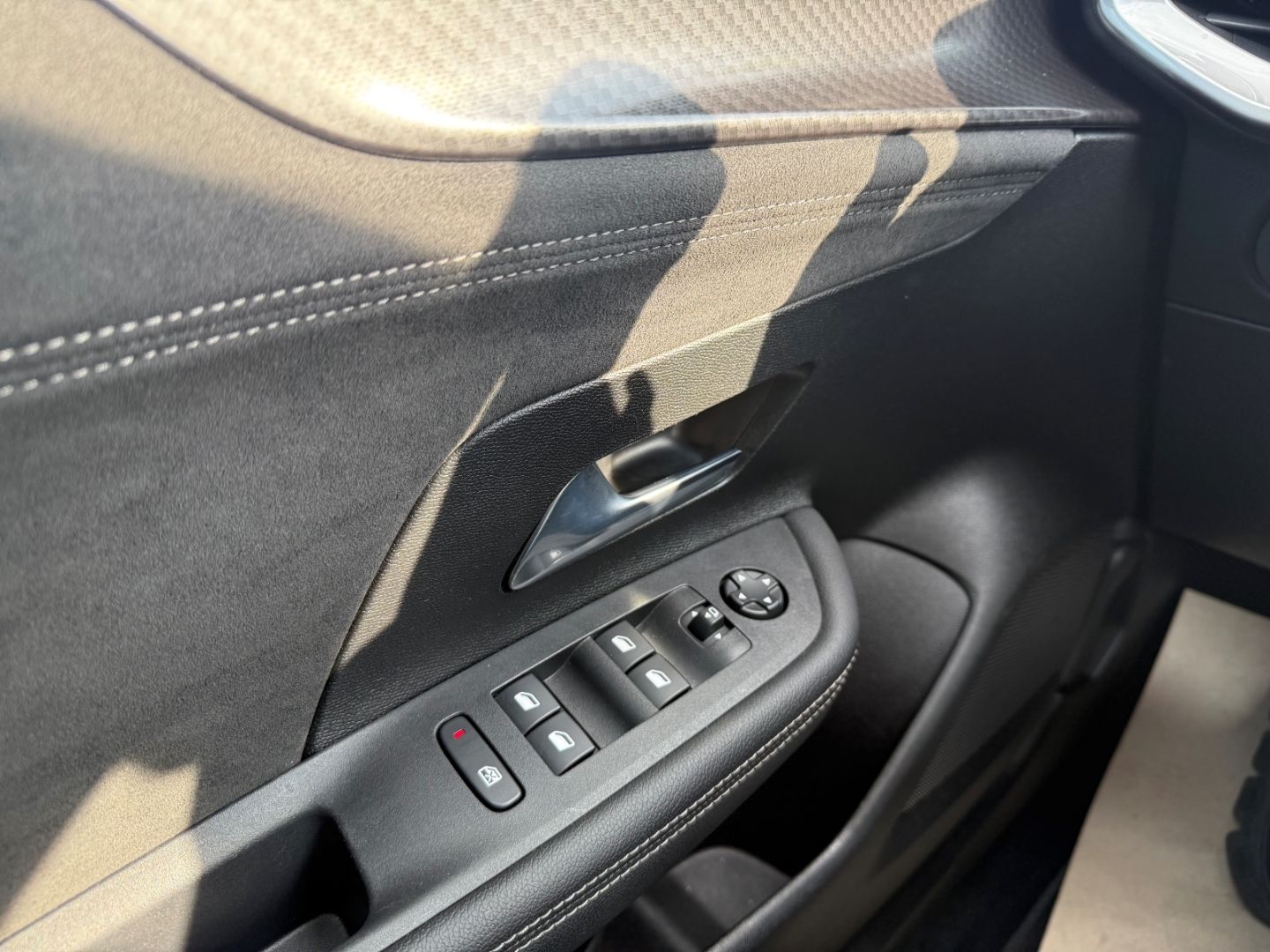 Fahrzeugabbildung Opel Mokka Ultimate 1.2 Turbo Leder+Kamera+Sitzheizun