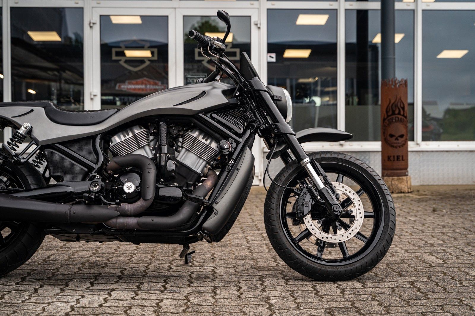 Fahrzeugabbildung Harley-Davidson VRSCR Street-Rod - Jack Lomaxx Custom Umbau